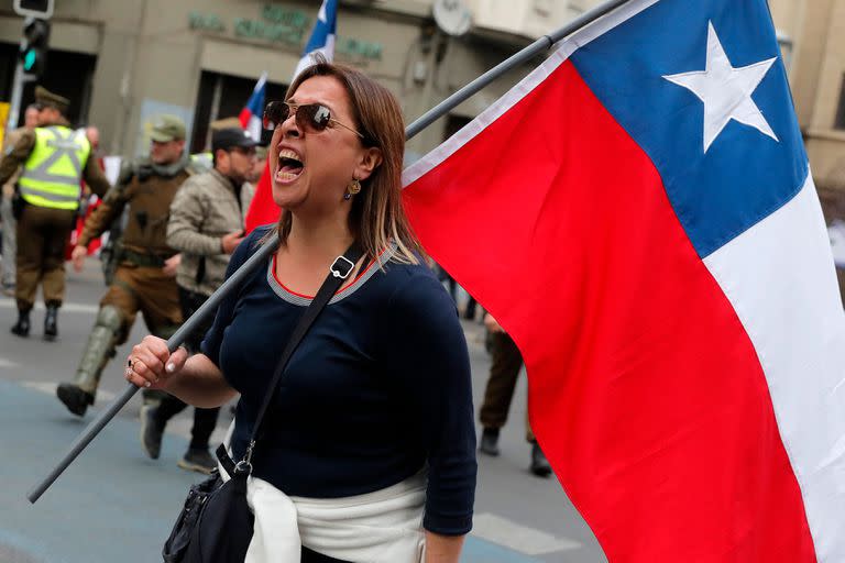 Una protesta de una agrupación de derecha en contra del órgano que redactará la nueva Constitución