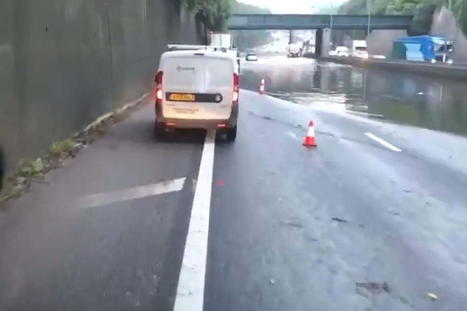 Flash flooding on the M25 (PA)