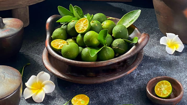 Bowl of calamansi