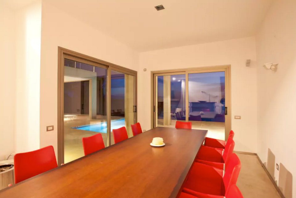 <p>The dining room, as well as nearly every other room in the home, has huge south-facing windows to take in those sunset views. (Airbnb) </p>