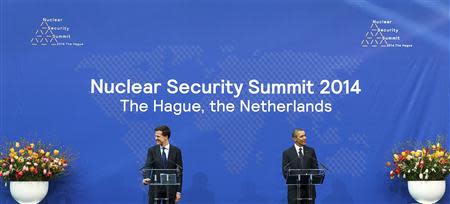 U.S. President Barack Obama and Netherland's Prime Minister Mark Rutte (L) speak during the closing nwes conference of the Nuclear Security Summit in The Hague March 25, 2014. REUTERS/Michael Kooren