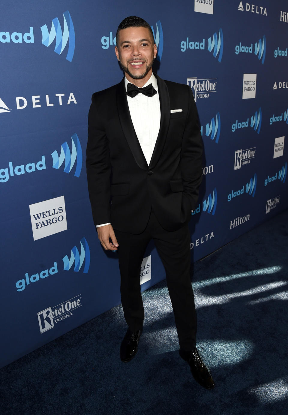 The actor, known for his part in “My So-Called Life,” was all smiles on the blue carpet.