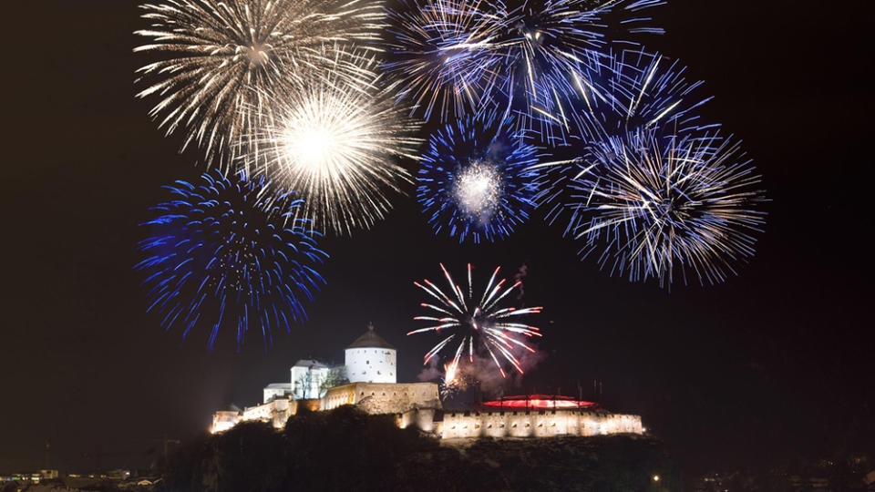 Das Vorsilvester-Feuerwerk über der Festung von Kufstein