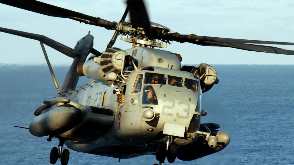 PHOTO: A CH-53E Super Stallion helicopter assigned to Marine Medium Helicopter Squadron 165 lands on the flight deck of the amphibious assault ship USS Peleliu in a U.S. Navy file photo. (Petty Officer 2nd Class Sarah Bitter/U.S. Navy, FILES)