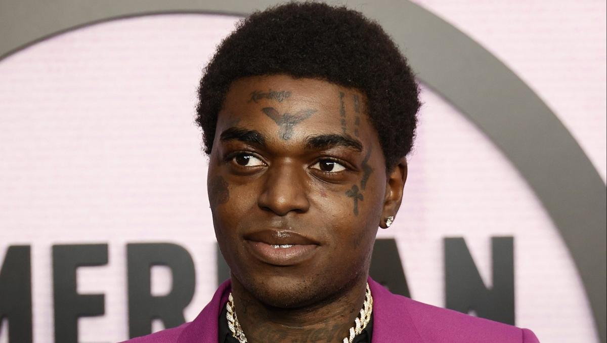 Fans Record Kodak Black Being Rushed Into the Hospital