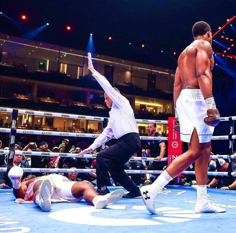 Anthony Joshua ya tiró por tercera vez a Francis Ngannou: fue la decisiva