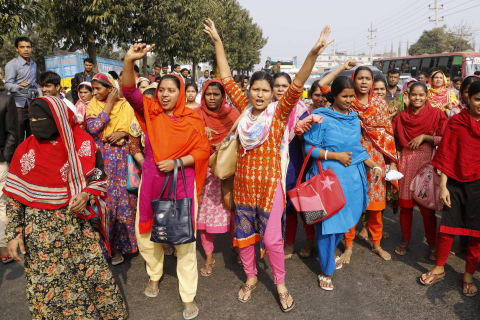 Textilarbeiterinnen in Bangladesch kämpfen immer noch für bessere Arbeitsbedingungen (Bild: AP)