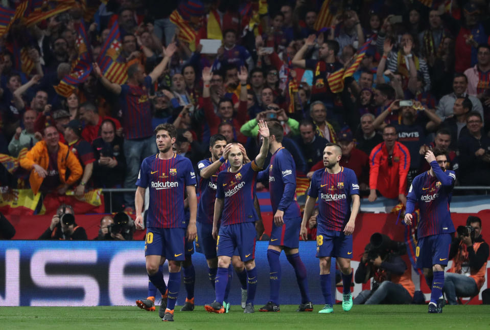 Pour sa dernière finale avec le Barça, Iniesta a participé à la fête… (REUTERS/Susana Vera)