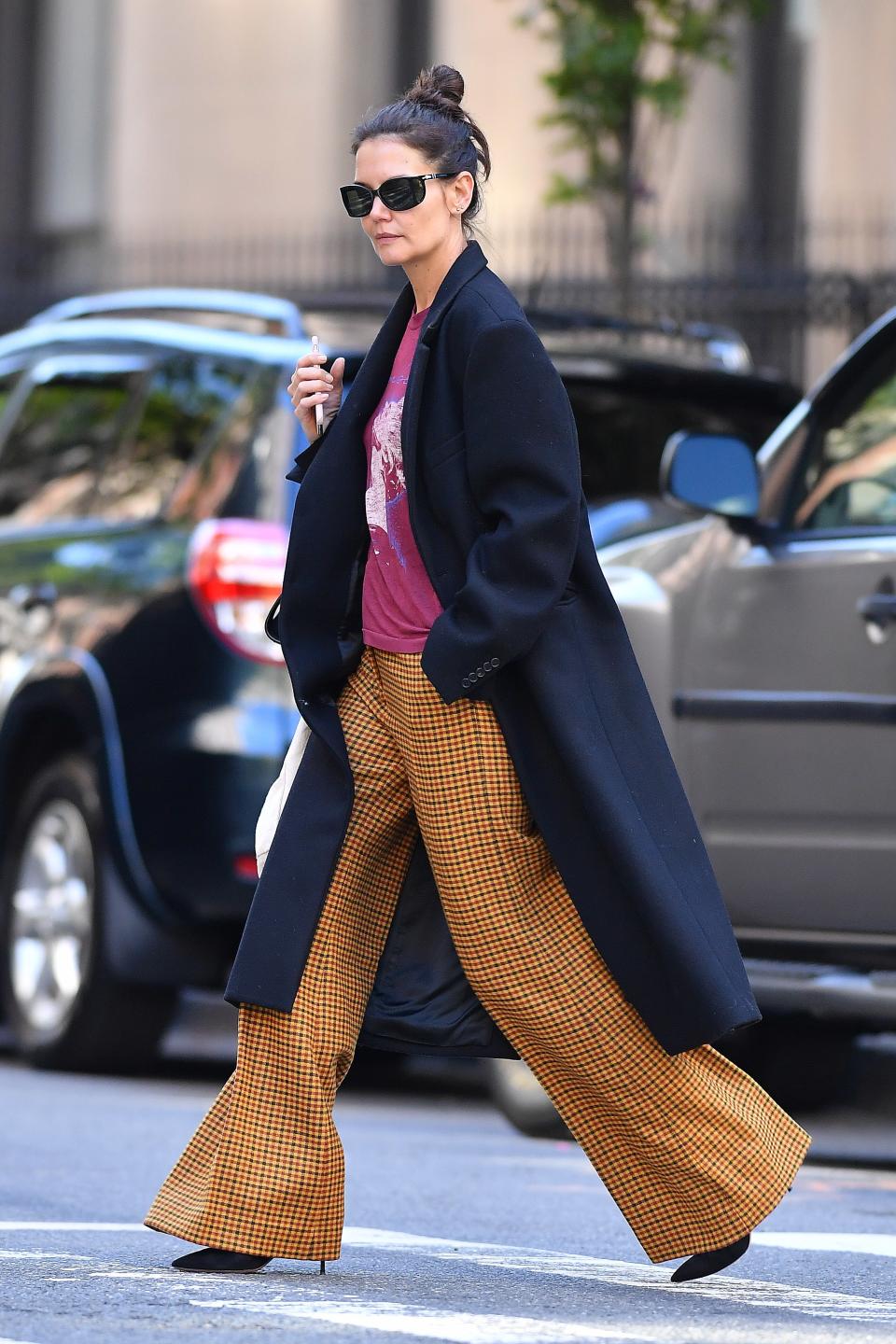 <h1 class="title">EXCLUSIVE: Katie Holmes wears a mustard colored plaid pants in New York City</h1><cite class="credit">Photo: Splash News</cite>