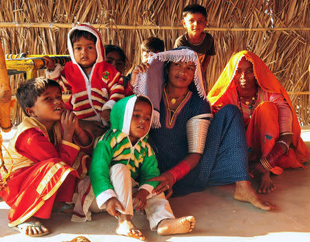 Hindu immigrant woman and children from Pakistan sit at a shelter on the outskirts of Jodhpur, in the desert state of Rajasthan, India, October 30, 2018. REUTERS/Zeba Siddiqui