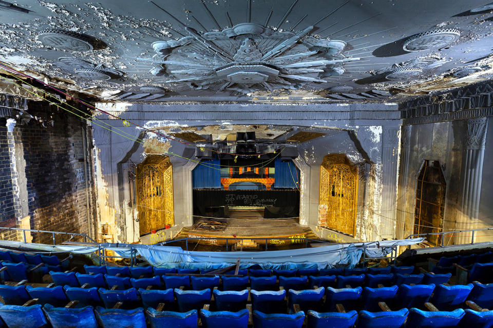 <p>But Lambros says it never occurred to him to document the theaters until recently. (Photo: Matt Lambros/Caters News) </p>