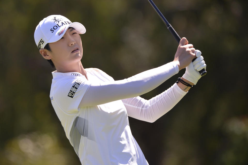 Sung Hyun Park, of South Korea, plays her shot from the fourth tee during the final round of the Kia Classic LPGA golf tournament, Sunday, March 31, 2019, in Carlsbad, Calif. (AP Photo/Orlando Ramirez) ORG XMIT: CAOR101