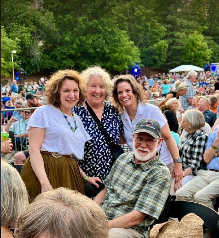 KSO cellists Alicia Randisi-Hooker and Alice Stuart enjoy Yo-Yo Ma’s music at “Our Common Nature: An Appalachian Celebration” with Mary Sue Greiner and Henry Hooker. May 26, 2023