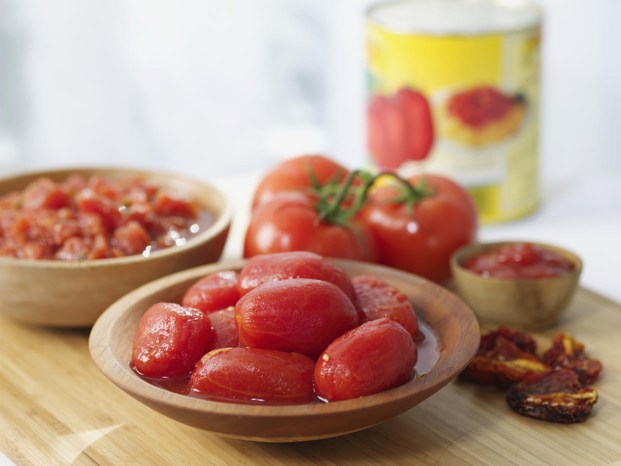 Un reciente estudio ha demostrado que de 20 variedades de tomates enlatados analizados, 18 contienen una toxina que puede ser perjudicial en dosis superiores a las permitidas. (Getty Creative)