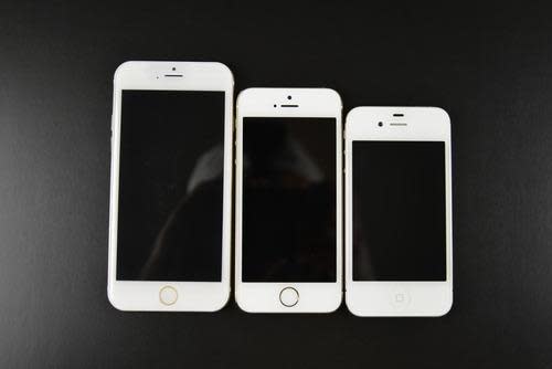 iPhone 6 mockup with two smaller iPhones