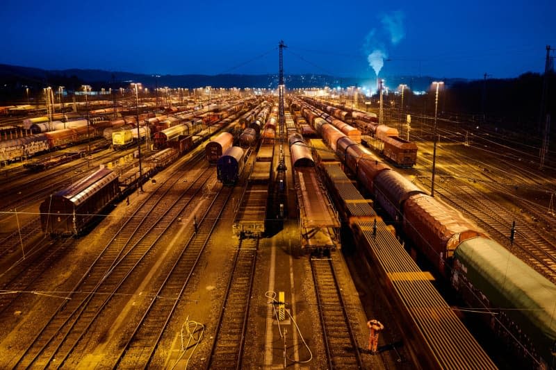 Freight wagons line up on the tracks at the Hagen-Vorhalle freight station. The German Train Drivers' Union (GDL) has called the first strike lasting several days in the current wage dispute with Deutsche Bahn and other companies. Bernd Thissen/dpa