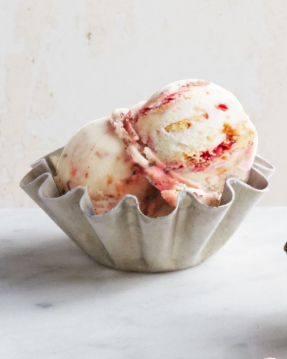 raspberry linzer cookie frozen yogurt in a small bowl