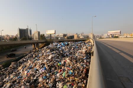 A general view shows a garbage-filled area in Beirut, Lebanon December 22, 2015. REUTERS/Aziz Taher