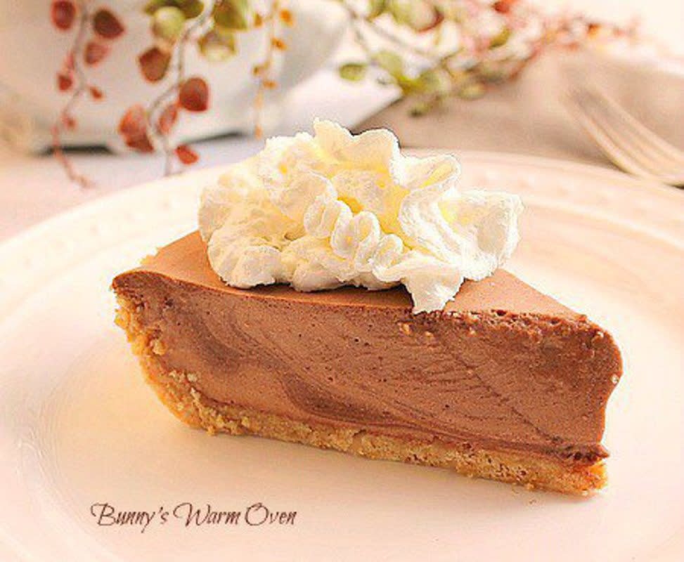 <p>A sweet Bavarian dessert and it has chocolate too! <a href="http://bunnyswarmoven.net/2014/01/chocolate-bavarian-pie" rel="nofollow noopener" target="_blank" data-ylk="slk:See the recipe;elm:context_link;itc:0;sec:content-canvas" class="link rapid-noclick-resp">See the recipe</a>. </p>