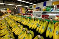 The price of bananas is displayed on a digital price tag at a 365 by Whole Foods Market grocery store ahead of its opening day in Los Angeles, U.S., May 24, 2016. REUTERS/Mario Anzuoni