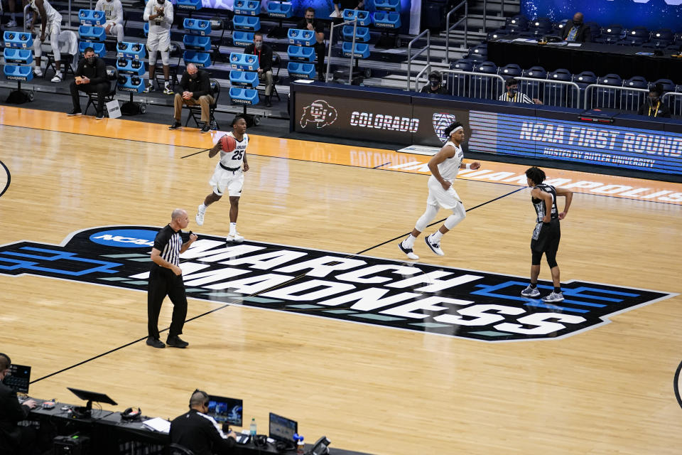 March Madness saw its first cancelation of a game due to COVID-19 issues when the Oregon-VCU game was declared a no contest. (AP Photo/Michael Conroy)