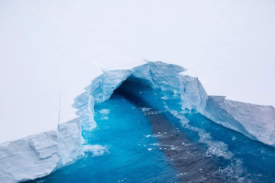 <p>Tunnels and deep fissures run through the iceberg under surface level</p> (BFSAI)