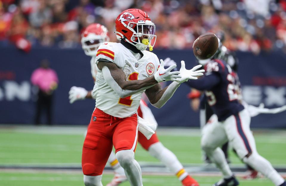 El TD de tiempo extra del RB Jerick McKinnon de los Chiefs el domingo llevó a Kansas City a otro título de la AFC Oeste.