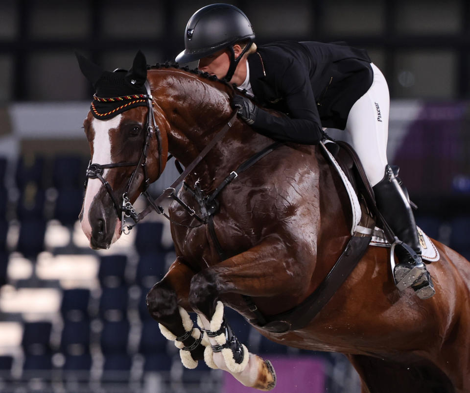 Julia Krajewski hat auf Amande De B'Neville als erste Frau Vielseitigkeits-Gold in der Einzelwertung gewonnen (Bild: REUTERS/Alkis Konstantinidis)