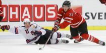 Canada's Anthony Mantha (R) and United States' Matt Grzelcyk battle for the puck during the second period of their IIHF World Junior Championship ice hockey game in Malmo, Sweden, December 31, 2013. REUTERS/Alexander Demianchuk (SWEDEN - Tags: SPORT ICE HOCKEY)