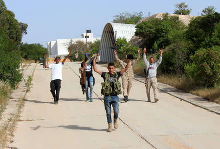 Members of the Libyan internationally recognised government forces gesture victory signs at Khallat Farjan area in Tripoli, Libya April 20, 2019. REUTERS/Ayman al-Sahili