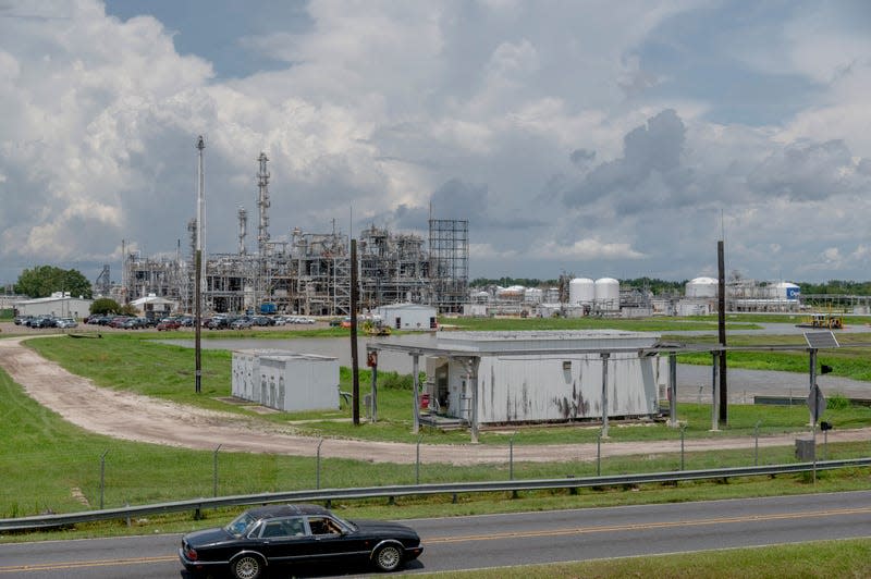 The Denka, formerly DuPont, factory in Reserve, Louisiana, on August 12, 2021. - Silos, smokestacks and brown pools of water line the banks of the Mississippi River in Louisiana, where scores of refineries and petrochemical plants have metastasized over a few decades. - Photo: Emily Kask / AFP (Getty Images)