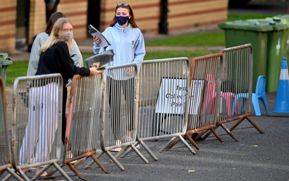  Students from Glasgow University attend a pop-up coronavirus testing centre at Murano Street Student Village - Getty/Jeff J Mitchell