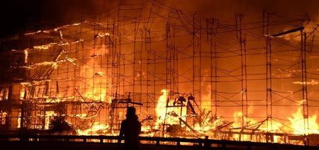 Flames engulf a seven-story downtown apartment complex under construction in Los Angeles, California December 8, 2014. REUTERS/Gene Blevins