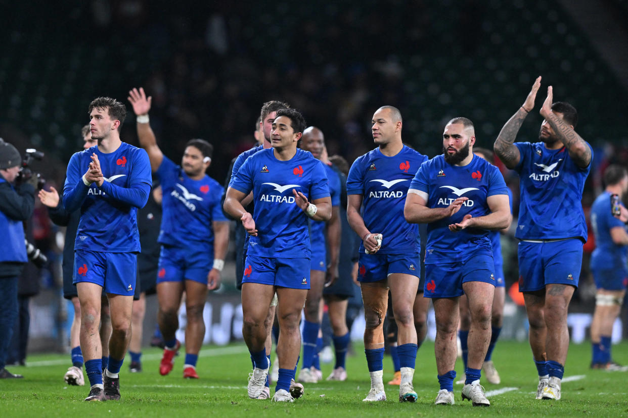 Les joueurs du XV de France célébrant leur victoire en Angleterre, lors du Tournoi des Six nations, le 11 mars 2023.