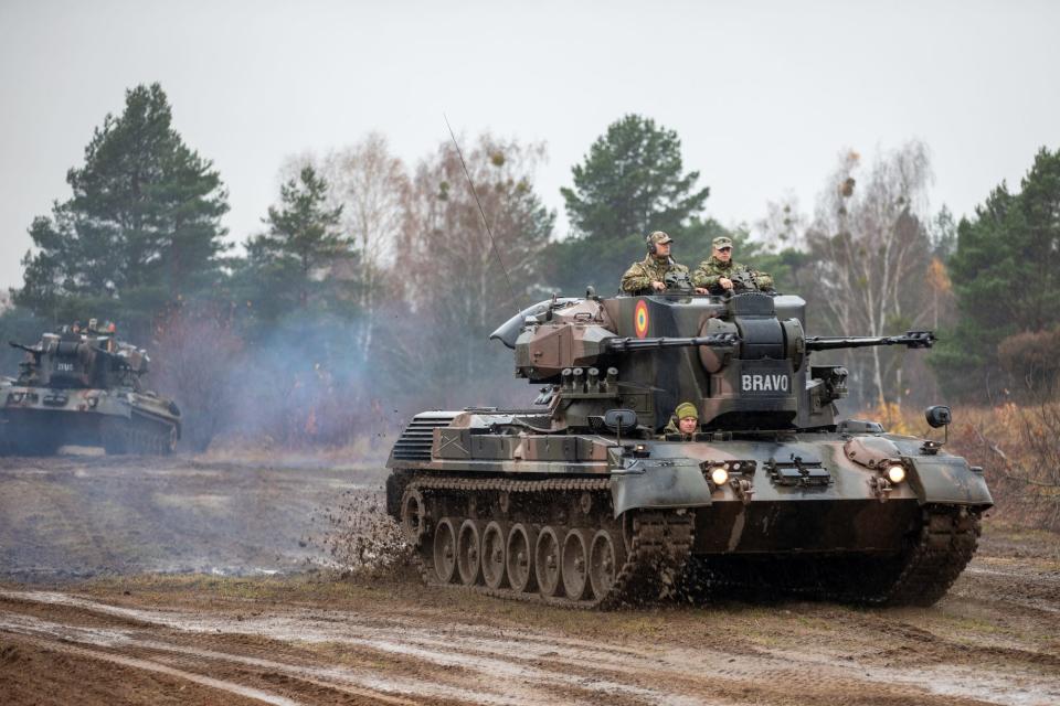 Romanian soldiers in a Gepard anti-aircraft tank