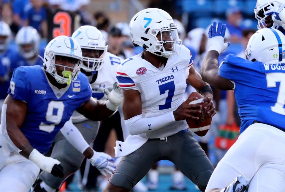 MTSU defensive end Jordan Ferguson (9) moves in for a sack of TSU quarterback Draylen Ellis (7) as MTSU defensive tackle Zaylin Wood (7) tries to get to Ellis (7) on Saturday, Sept. 17, 2022, at MTSU's home opener. 