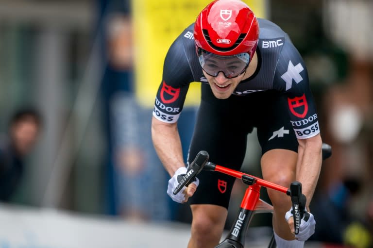 El ciclista neerlandés Maikel Zijlaard compite en el prólogo del Tour de Romandía, en la localidad suiza de Payerne, el 23 de abril de 2024 (Fabrice Coffrini)