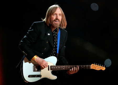 FILE PHOTO: Singer Tom Petty and the Heartbreakers perform during the half time show of the NFL's Super Bowl XLII football game between the New England Patriots and the New York Giants in Glendale, Arizona, U.S., February 3, 2008. REUTERS/Jeff Haynes/File Photo