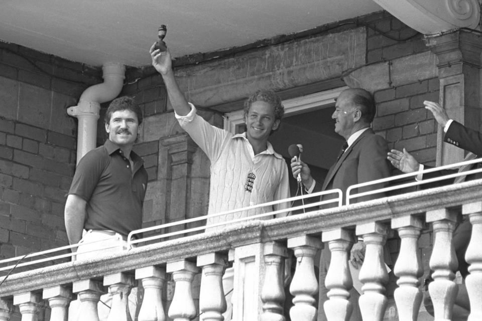 1 Sep 1986: David Gower of England holds up the dummy Ashes as England defeat Australia to win the series by 3-1, at the Oval In London. Mandatory Credit: Adrian Murrell/Allsport