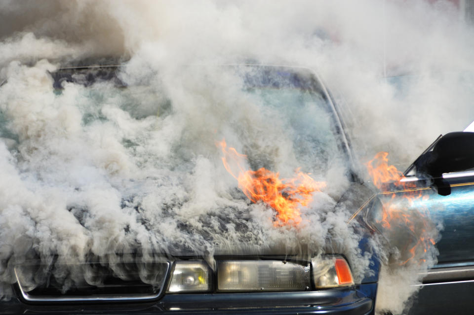 Kann ein brennendes Auto romantisch sein? (Symbolbild: Getty Images)