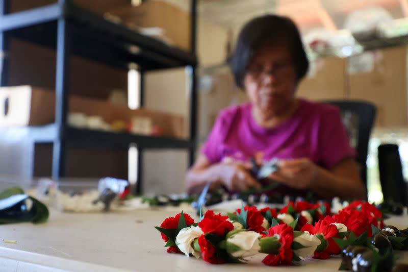 A worker at Maui Floral makes a lei in Makawao