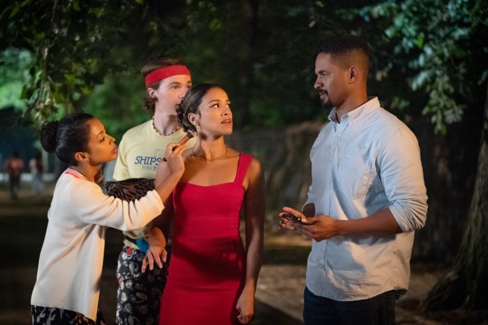 Players. (L-R) Liza Koshy as Ashley, Joel Courtney as Little, Gina Rodriguez as Mack and Damon Wayans Jr. as Adam in Players. Cr. K.C. Bailey/Netflix ©2023.