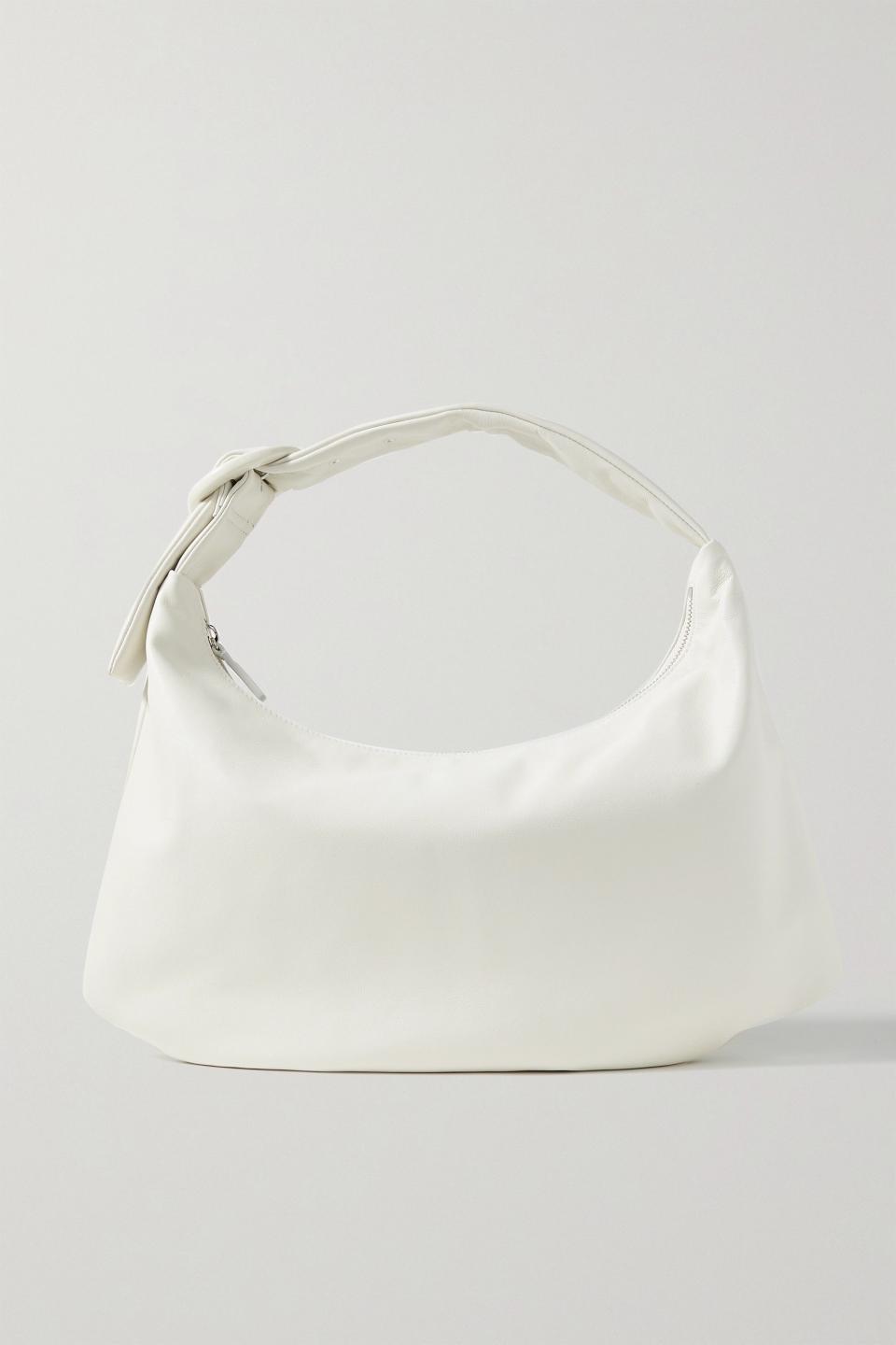 5) Lisa medium leather shoulder bag