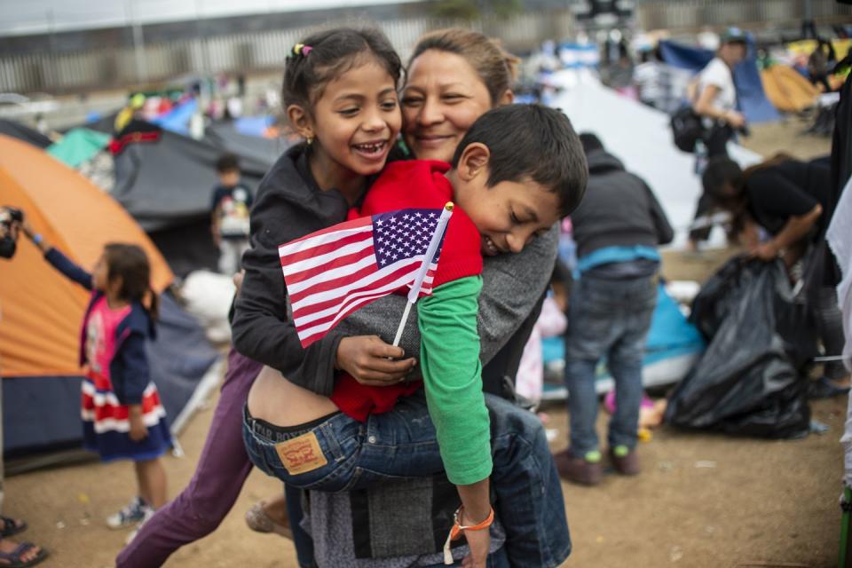 <p>Central American migrants -mostly from Honduras- wanting to reach the United States in hope of a better life, remains at a shelter in Tijuana, Baja California State, Mexico, near the US-Mexico border fence on November 24, 2018.</p>