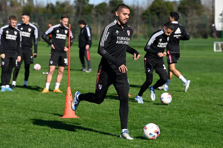 El defensor David Martínez está muy cerca de continuar su carrera en el fútbol mexicano