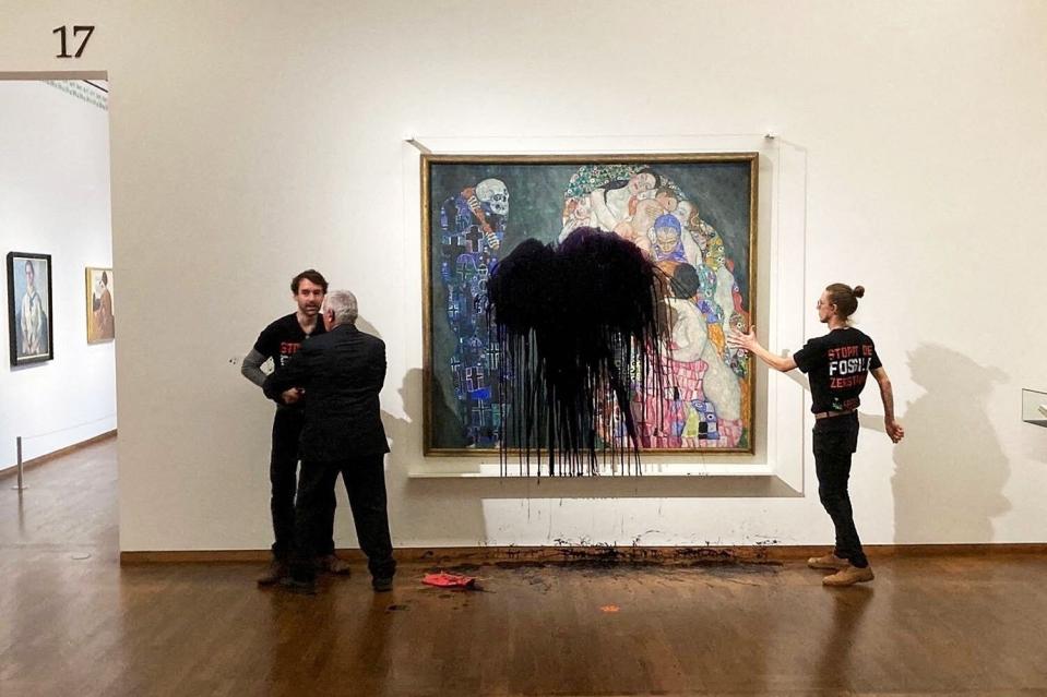 Climate activists in Vienna spill oil on Gustav Klimt's painting 