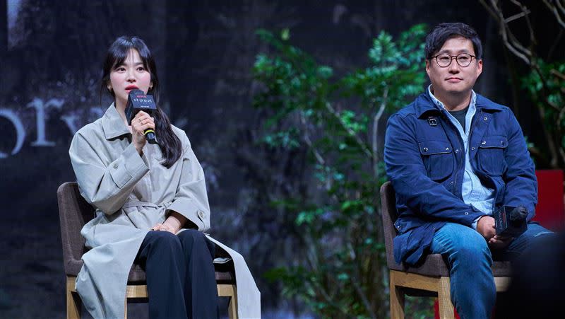《黑暗榮耀》導演安吉鎬（右）承認過去的暴力事件，公開道歉。（圖／Netflix提供）
