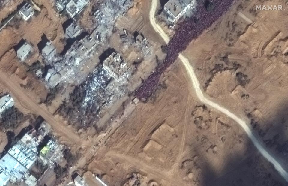 A large crowd of people is seen waiting to evacuate Gaza City. (Satellite image ©2023 Maxar Technologies)