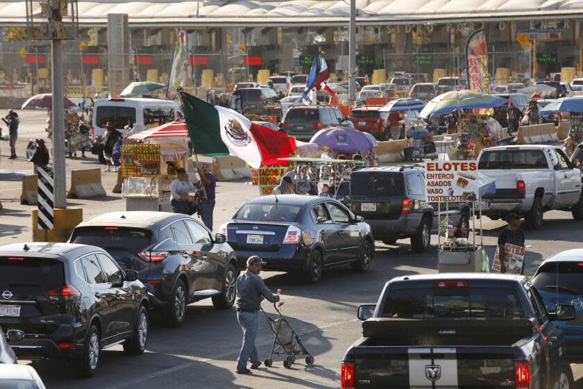 Tijuana, Mexico-Aug. 11, 2022-Cars line up on the Mexico side of the Tijuana - San Ysidro border crossing as they wait to enter the United States on Aug. 10, 2022. (Carolyn Cole / Los Angeles Times)