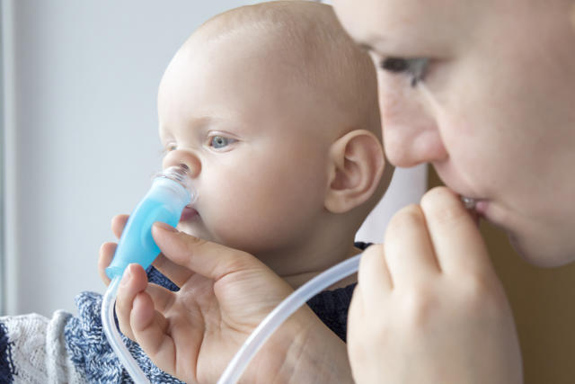 😪 Los bebés no saben respirar por la boca, por eso, cuando tienen mocos  respiran con dificultad y es conveniente realizar los lavados nasales.  😪